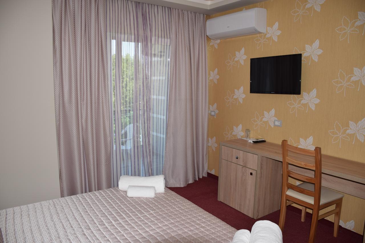 Hotel Pogradeci 2 Tushemisht ภายนอก รูปภาพ