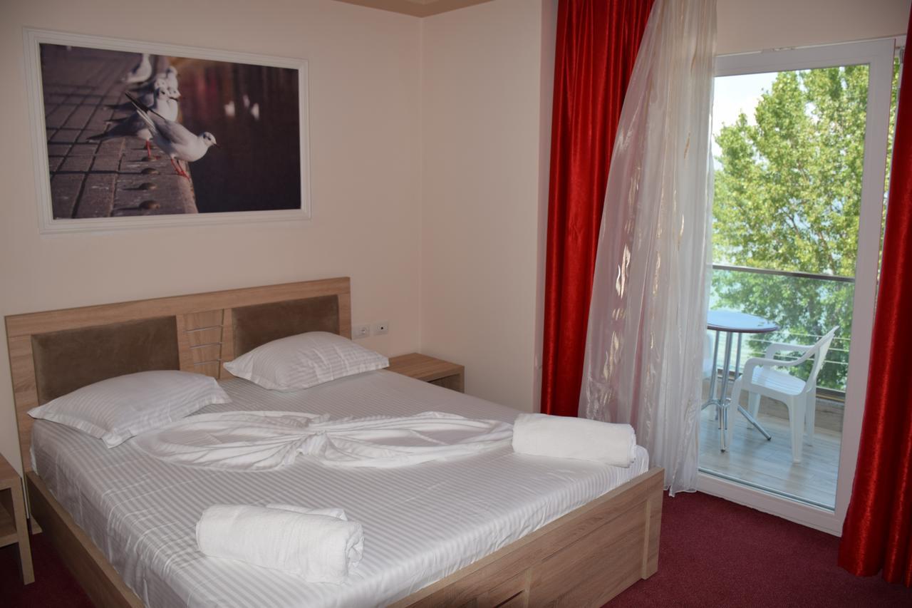 Hotel Pogradeci 2 Tushemisht ภายนอก รูปภาพ