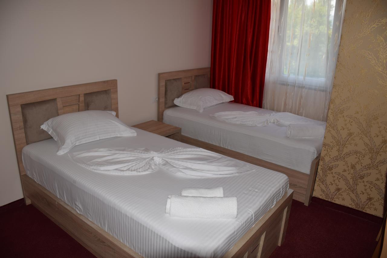 Hotel Pogradeci 2 Tushemisht ภายนอก รูปภาพ