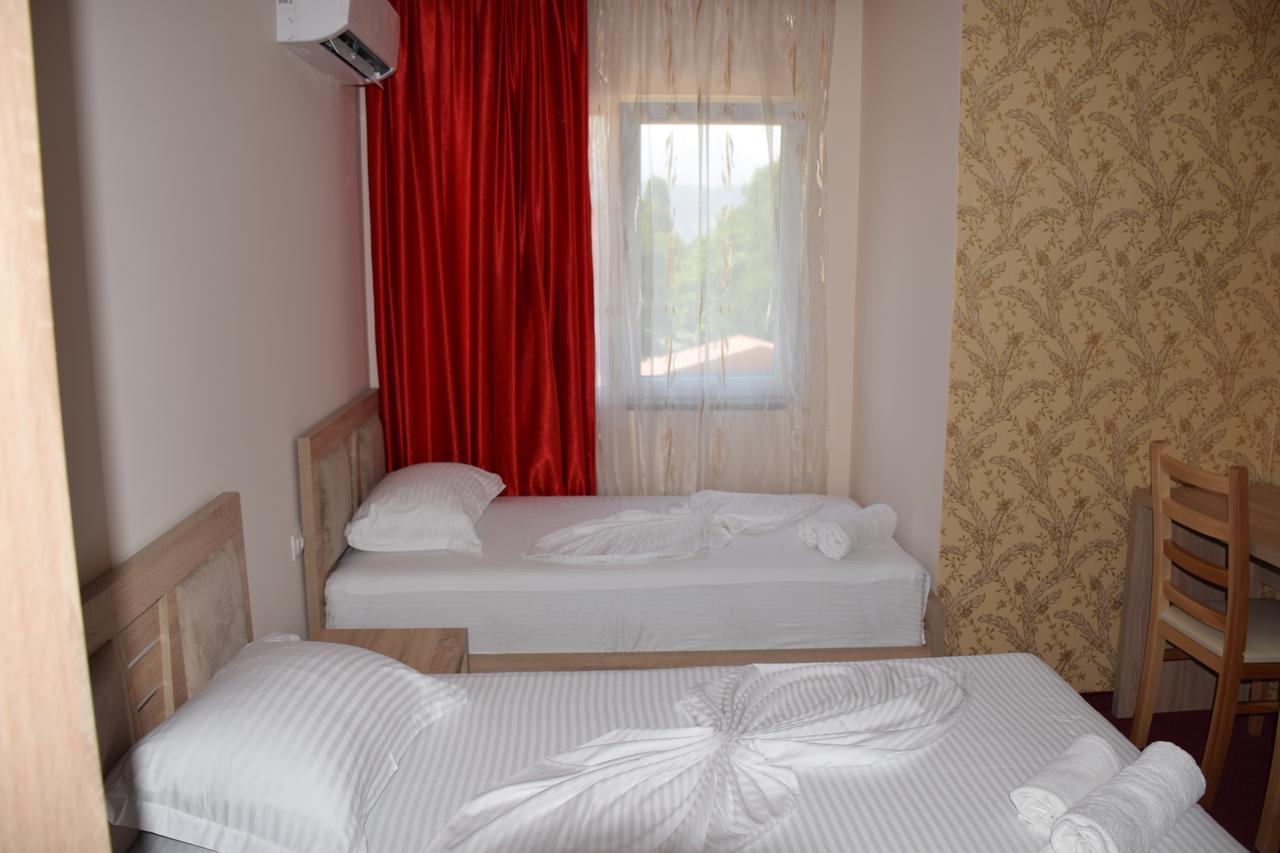 Hotel Pogradeci 2 Tushemisht ภายนอก รูปภาพ